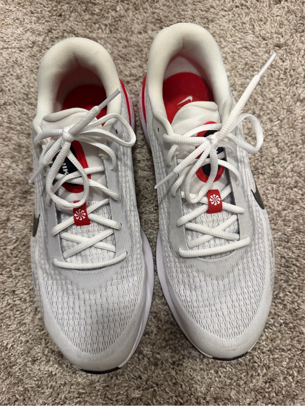 Nike mens white and Red Running Shoes